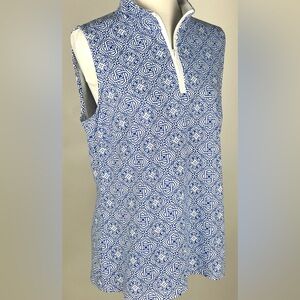 J. McLaughlin White and Blue Geometric Print Womens Golf Top.